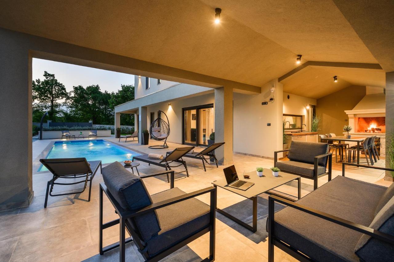 Villa Nobu Mali Vareški Екстериор снимка