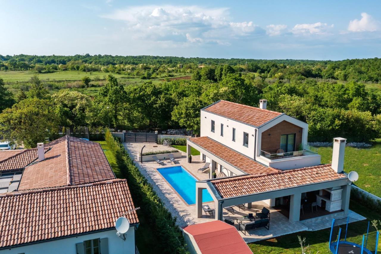 Villa Nobu Mali Vareški Екстериор снимка