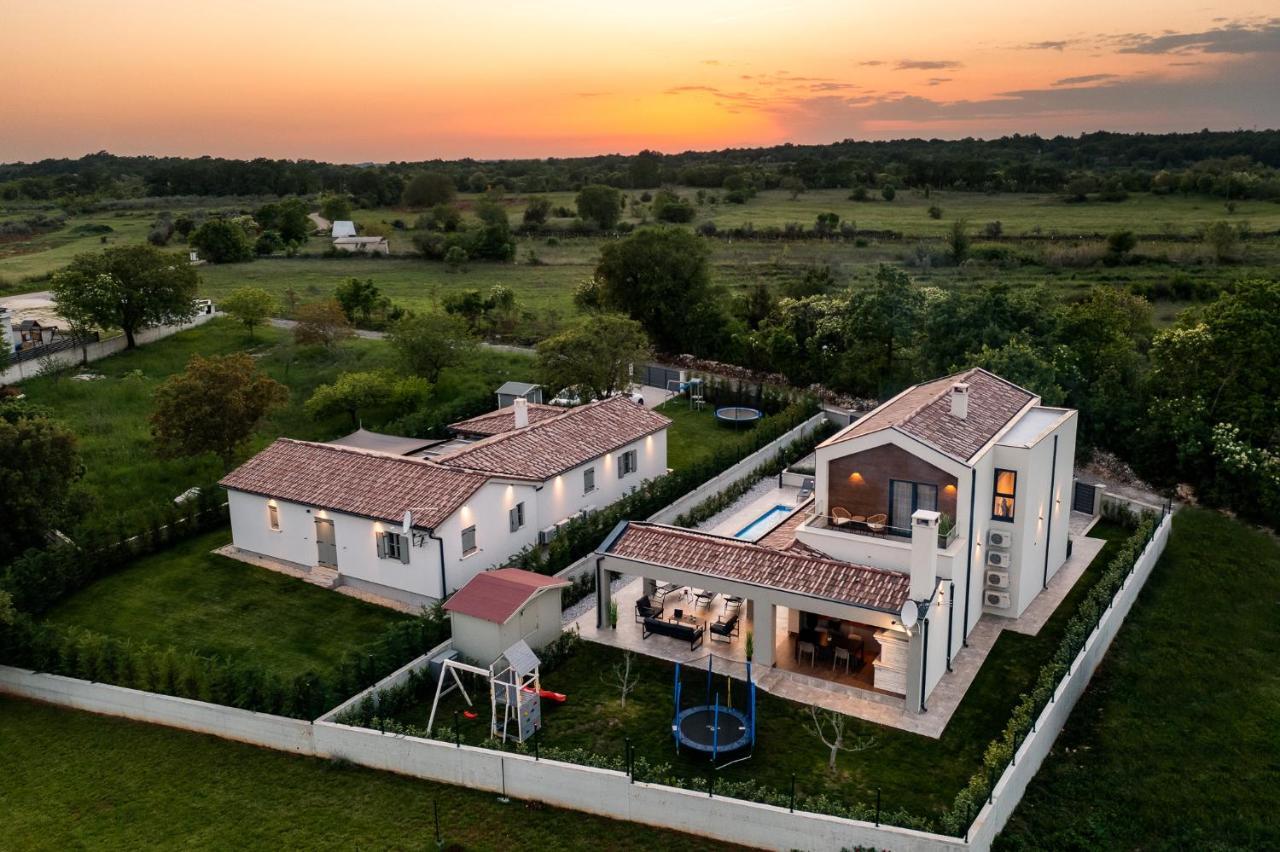 Villa Nobu Mali Vareški Екстериор снимка