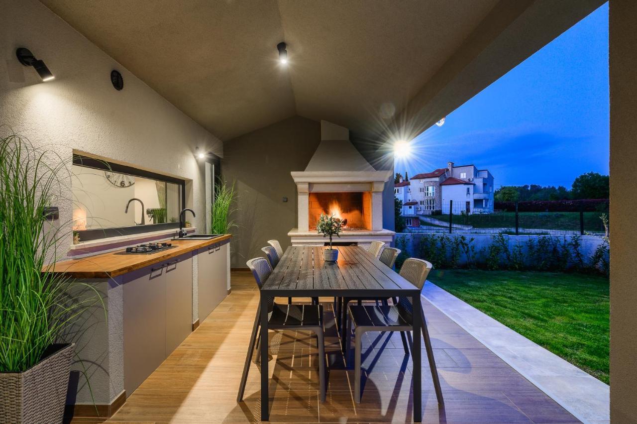 Villa Nobu Mali Vareški Екстериор снимка